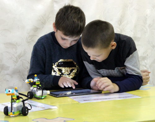 В ЦДО школьники программировали роботов