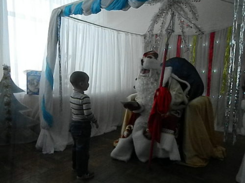 В «Избе Деда Мороза» устроили праздник для Ёлочки