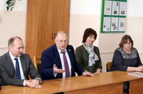 Председатель Законодательного Собрания Сергей Голубев встретился со старичанами и провёл для школьников «Урок парламентаризма»