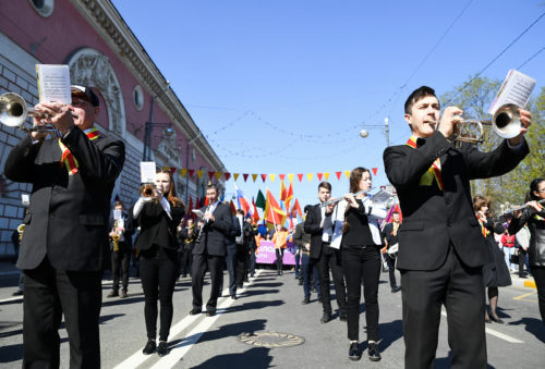 Около 15 тысяч человек приняли участие в первомайской демонстрации в Твери
