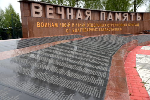Игорь Руденя принял участие в торжествах в честь 74-летия Великой Победы в Ржеве