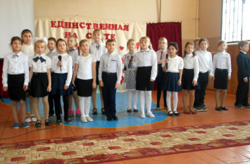 Станционные школьники посвятили концерт «Единственной на свете»
