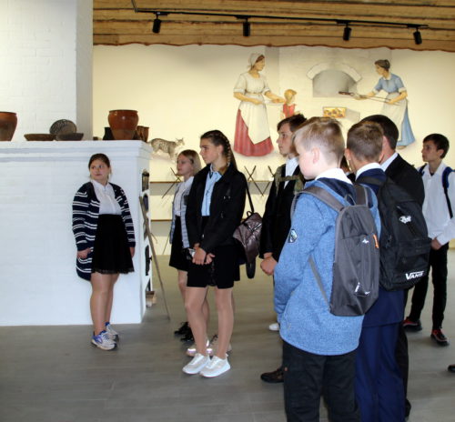 Восьмиклассники Старицкой средней школы получили урок истории в Музее пекарского дела