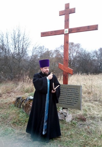 Поклонный крест в Мичкове освящён