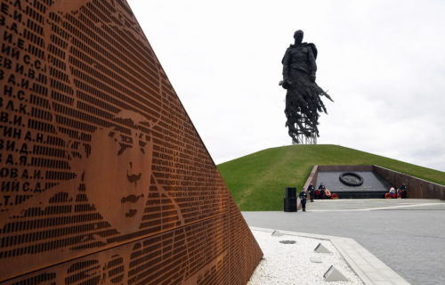 В Тверской области торжества в честь Дня Победы начались у Ржевского мемориала Советскому солдату