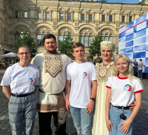 Активисты РДШ отметили День России в Москве на Красной площади