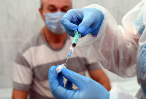 Постановлением главного санитарного врача в Тверской области введена обязательная вакцинация против коронавируса отдельных категорий граждан 