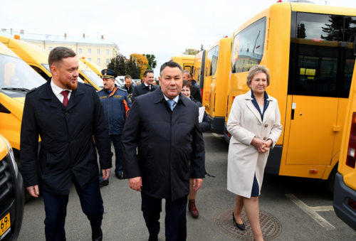 64 новых школьных автобуса и 22 автомобиля скорой медицинской помощи направлены в муниципалитеты Верхневолжья