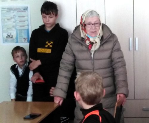 Красновские школьники встретились с ветераном труда, ребёнком войны Людмилой Алексеевной МАРКОВОЙ