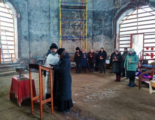 На куполе храма Николая Чудотворца в Гурьеве вновь засиял крест