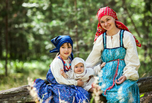 Cемьи из Тверской области приглашают принять участие в международном фотоконкурсе «Мама и дети в национальных костюмах»