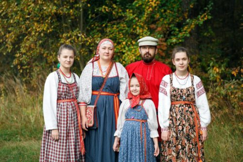 Cемьи из Тверской области приглашают принять участие в международном фотоконкурсе «Мама и дети в национальных костюмах»