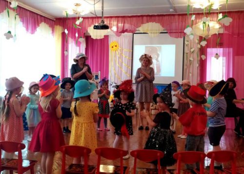 В детском саду прошёл весёлый праздник шляп
