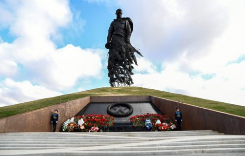 В Тверской области торжества в честь Дня Победы начались у Ржевского мемориала Советскому солдату
