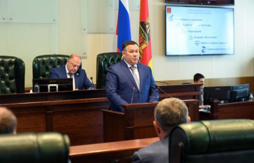 Губернатор Игорь Руденя выступает с отчётом об итогах деятельности исполнительных органов государственной власти в 2021 году