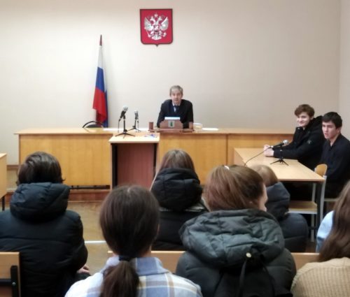 Старицкий районный суд посетили учащиеся Ново-Ямской школы