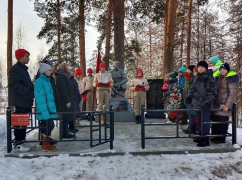 Берновские юнармейцы вышли на торжественный митинг