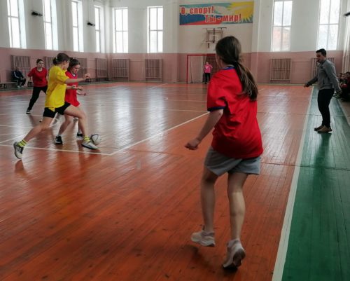 В спортивной школе прошла спартакиада по мини-футболу среди девушек