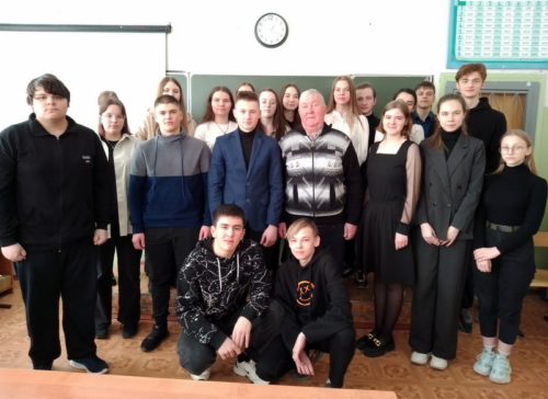 Новоямские школьники встретились с легендарным Петром Бурцевым