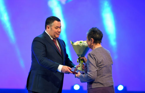 Губернатор Игорь Руденя накануне Международного женского дня вручил награды жительницам Верхневолжья