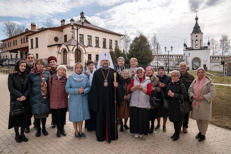 Старицкий монастырь Иконная Лавка