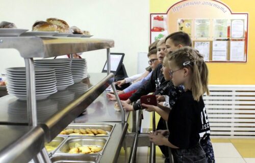 Родители школьников Тверской области могут подать заявление на дополнительное питание детей в течение всего года