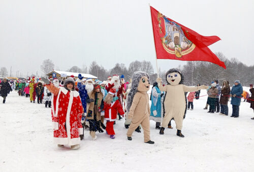 Зимний волшебник из Старицы стал лучшим на параде Дедов Морозов