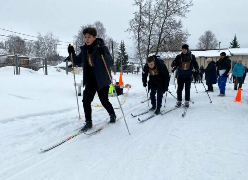 Школьники и студенты вышли на лыжную эстафету