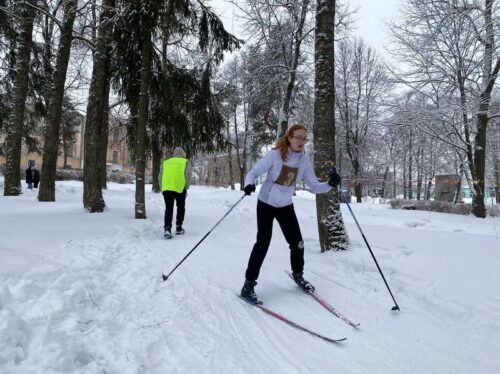 Школьники и студенты вышли на лыжную эстафету