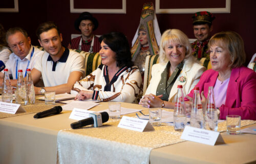 Народная артистка РФ Надежда Бабкина провела в Твери пресс-конференцию, посвящённую открытию в Верхневолжье Всероссийского фестиваля-марафона «Песни России»